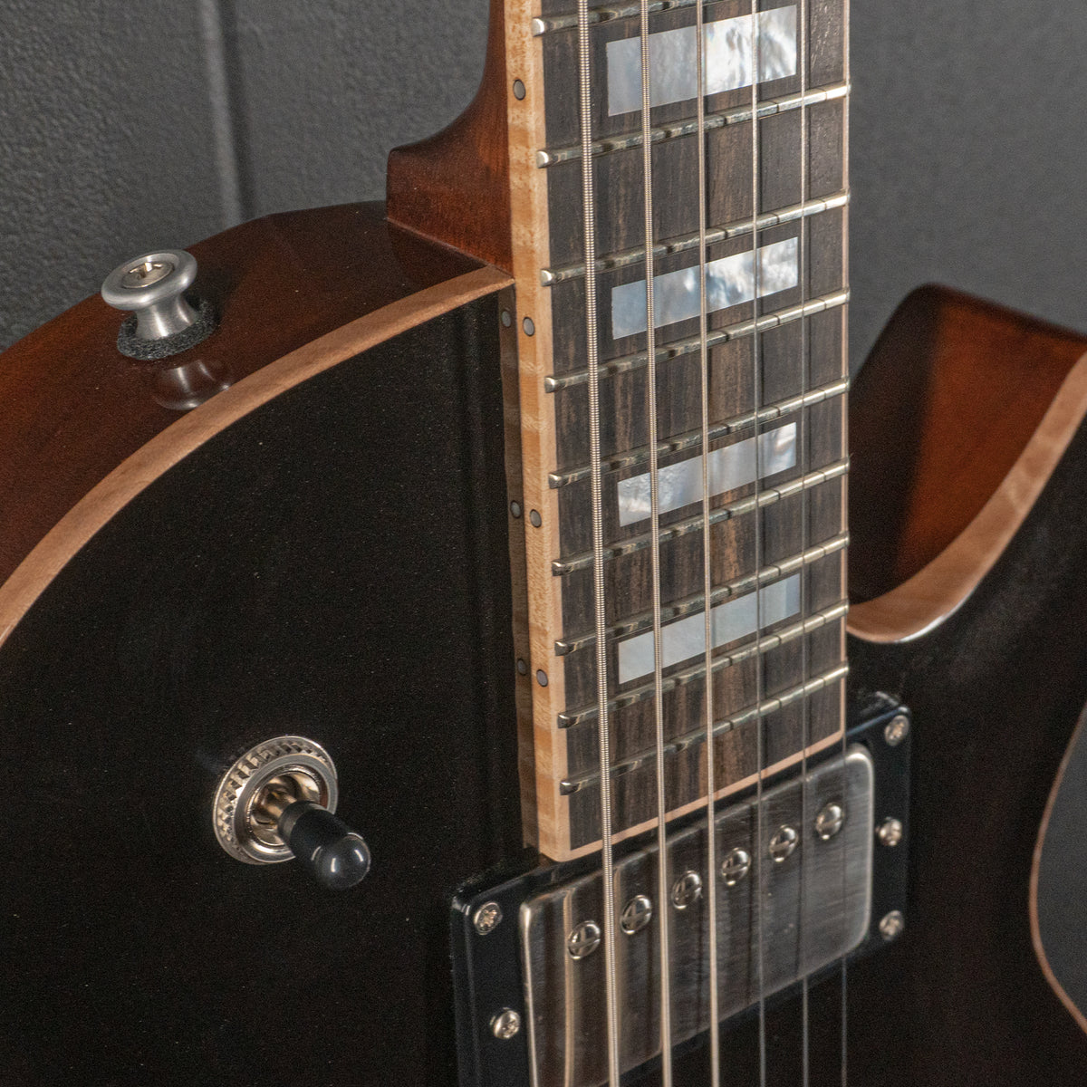 Macon Carved Top - Metallic Black