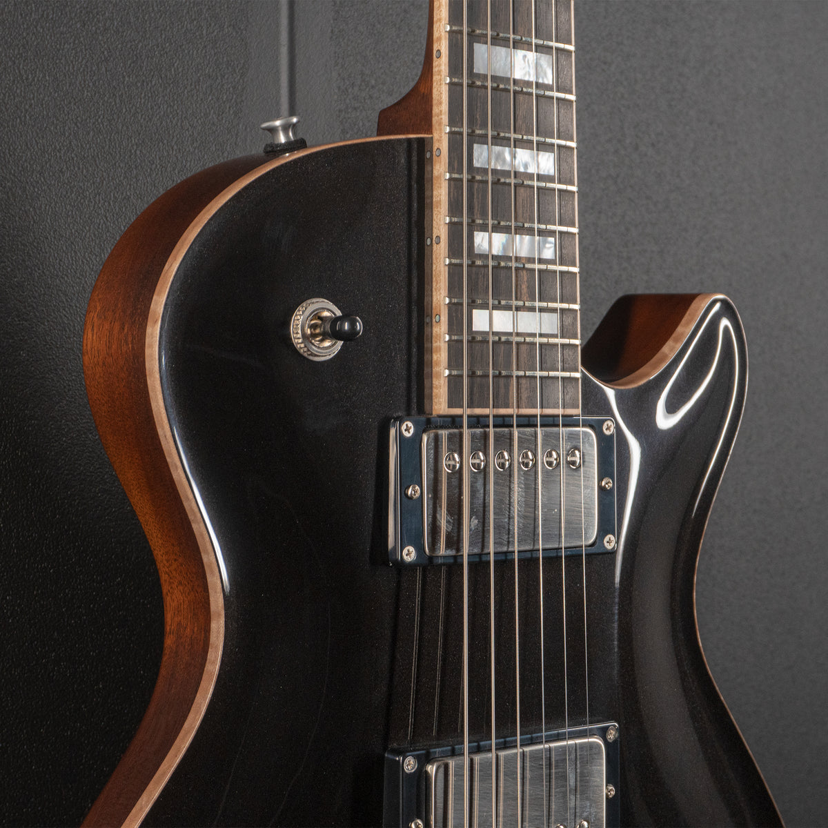 Macon Carved Top - Metallic Black