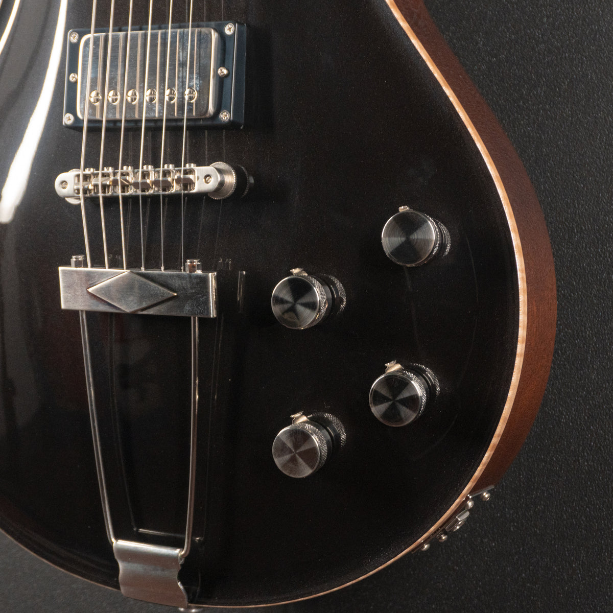 Macon Carved Top - Metallic Black